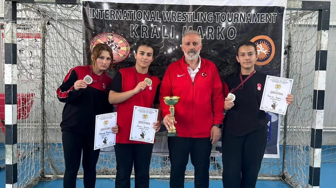 Makedonyada düzenlenen Kralı Marko Uluslararası Güreş Turnuvasında üçüzlerimiz yine bizi gururlandırdılar.
